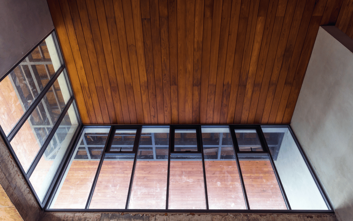 Detalle de ventanas de aluminio en Cerdanyola con acabado elegante