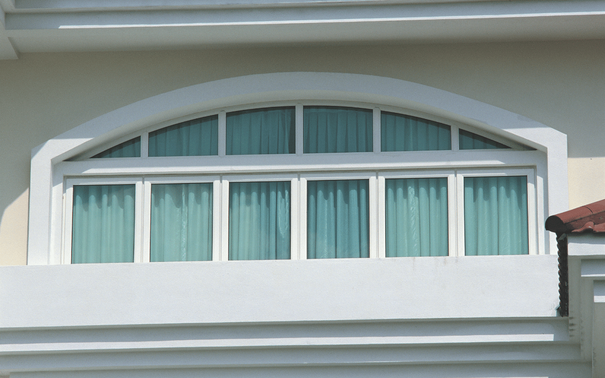 Ventanas de aluminio en Cerdanyola instaladas en vivienda moderna